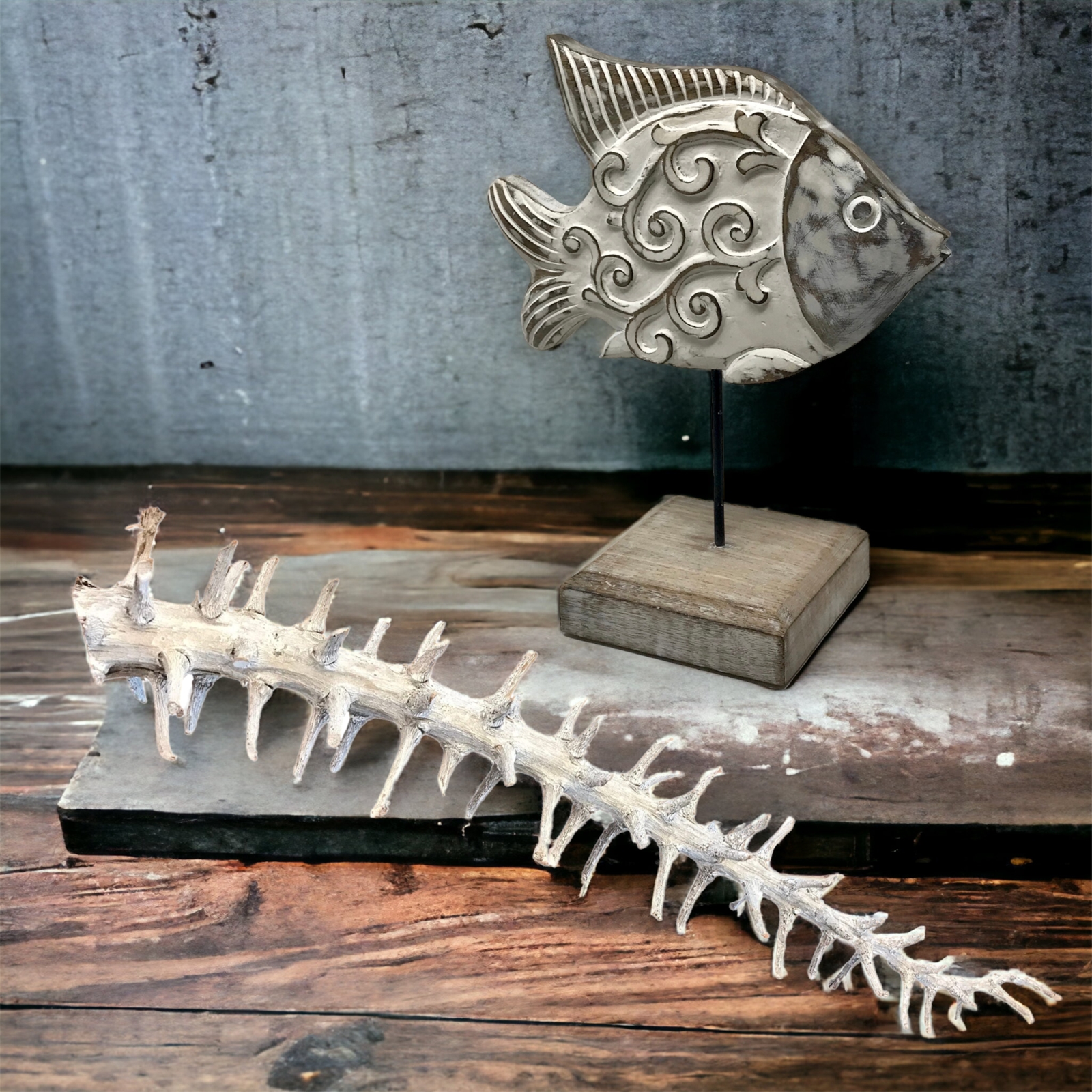 Beau Butter Fish on Stand-White Wash